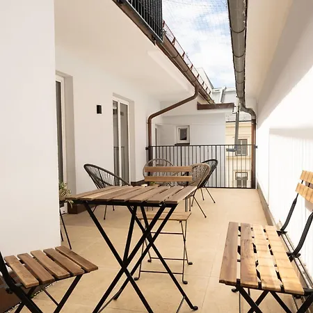 Mintgraz - 1 Bedroom With Terrace דירה *