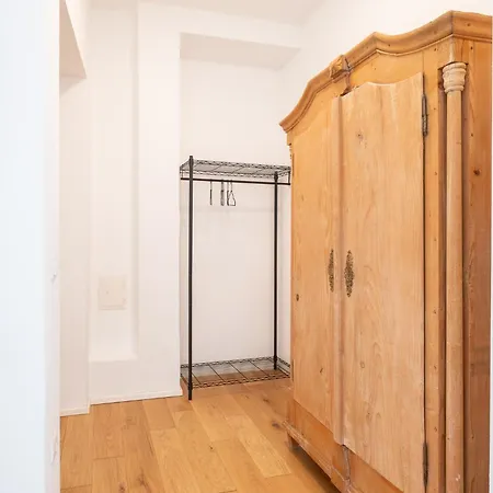 Mintgraz - 1 Bedroom With Terrace